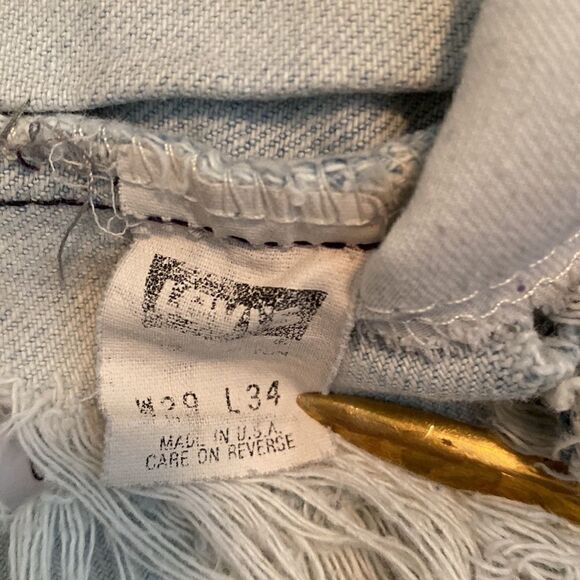 Vintage Levi’s 550 Distressed Destroyed Denim Shorts USA Made Light Wash Size 29 - Picture 8 of 8